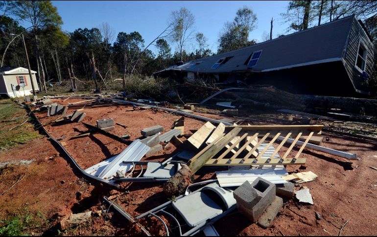 El NWS emitió varias advertencias sobre posibles tornados hasta cerca del mediodía en el sureste de Alabama, el noroeste de Florida y el suroeste de Georgia. AP/ M. Willamson