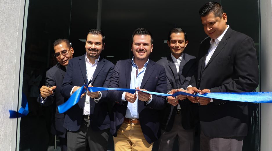 Directivos de URREA y el alcalde Ricardo Santillán Cortés cortaron el listón para inaugurar el nuevo laboratorio. ESPECIAL