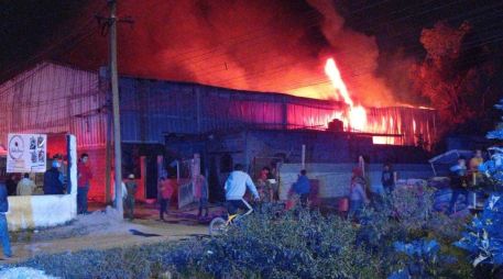 El incendio se controló alrededor de las 22:00 horas bajo la Coordinación Intermunicipal entre Zapopan y Guadalajara. ESPECIAL /