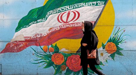 Los elementos de la policía de la moral actuan encubierto, vigilando el código de conducta de los iraníes. AFP / ARCHIVO