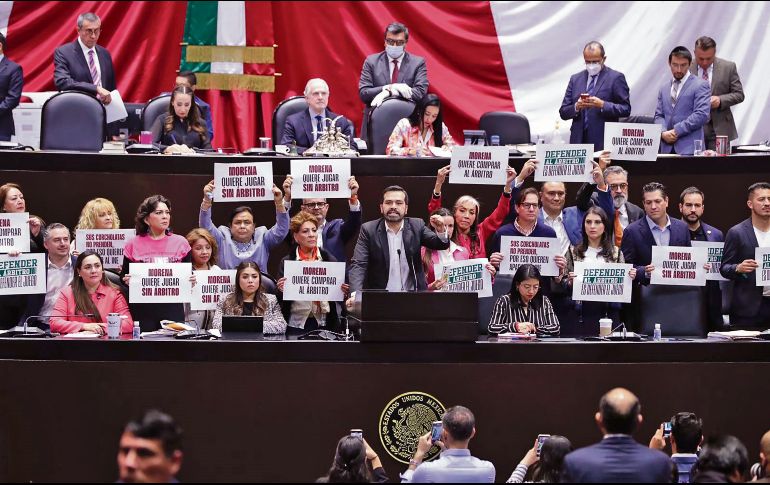 Diputados de la oposición rechazaron ayer la reforma electoral en la sesión del pleno. EL UNIVERSAL