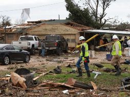 Reportan decenas de viviendas y negocios dañados y varias personas heridas en Dallas-Fort Worth. AP/R. Slezak