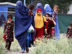 En un país donde más de 28 millones de personas requieren de asistencia para sobrevivir, se encuentra proclive a sufrir consecuencias sin el trabajo humanitario de las mujeres afganas. EFE/ Archivo