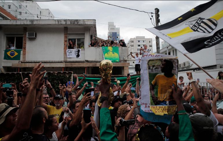 Aficionados no perdonaron la ausencia de las figuras brasileñas. AFP/Archivo