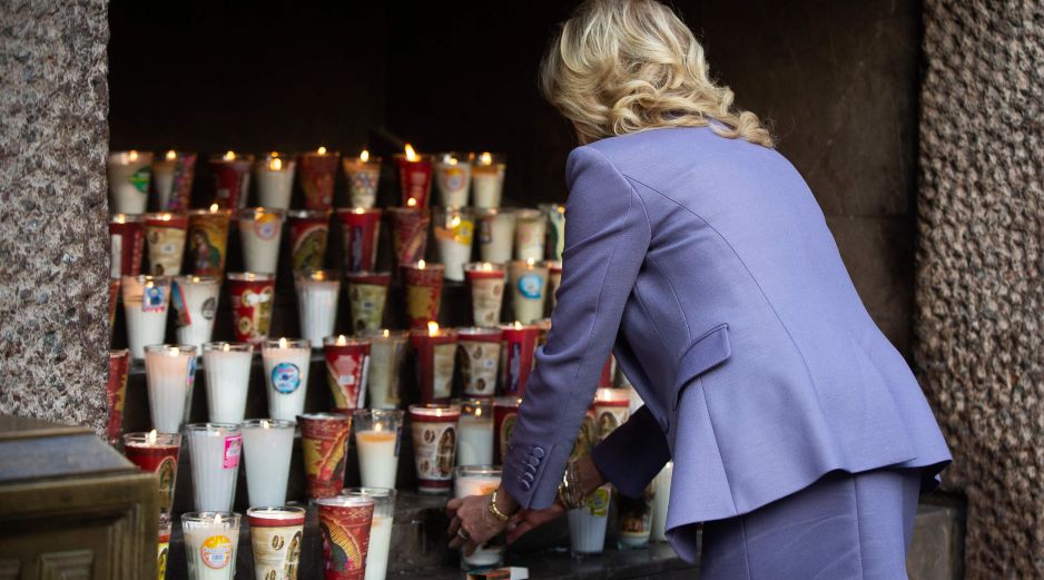 Entre las actividades que Jill Biden sostiene en una agenda independiente a la del presidente estadounidense, fue la visita que hizo a la Basílica de Guadalupe. AFP / R. Oropeza