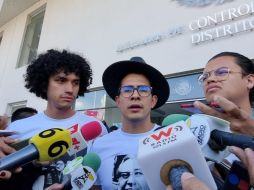 Javier Armenta, Ilich Cisneros y José Rojas Umazor hablaron con periodistas tras su liberación. EL INFORMADOR/R. Bobadilla