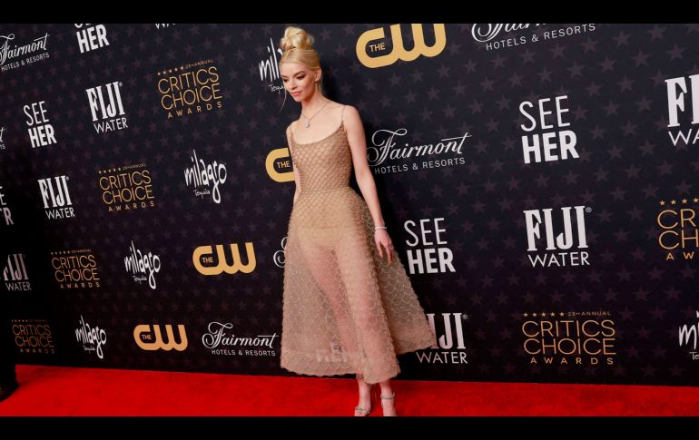 La actriz Anya Taylor-Joy deslumbró en los Critic's Choice Awards con un vestido firmado por Dior. AP/ Jordan Strauss