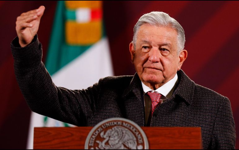 López Obrador mostró un video en el que aparece abogado general de la UNAM, en el que argumenta los motivos por los que no se puede invalidar el título de la ministra sin el mandato de una autoridad judicial. EFE / I. Esquivel