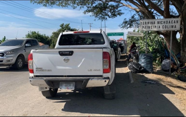 La camioneta donde viajaban los activistas fue hallada baleada sobre la carretera a Manzanillo. SUN