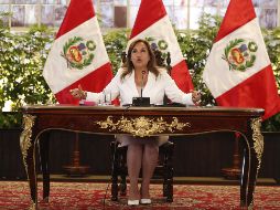 La presidenta del Perú, Dina Boluarte, ofrece una rueda de prensa hoy, en Lima. EFE/P. Aguilar