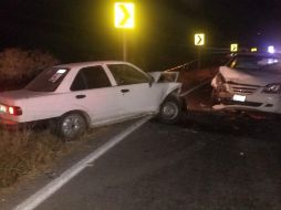 El choque frontal fue entre una camioneta y auto sedán en la carretera San Miguel-Valle de Guadalupe en San Miguel el Alto, Jalisco. ESPECIAL