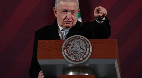 López Obrador señaló que en Estados Unidos hay por lo menos 40 millones y que ''les va a ir mal'' si quieren agarrar la bandera antimexicana. SUN / ARCHIVO