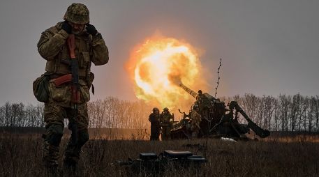 Ucrania necesita misiles de más de 100 kilómetros de alcance para destruir las líneas de suministro y los depósitos de municiones de Rusia. AP
