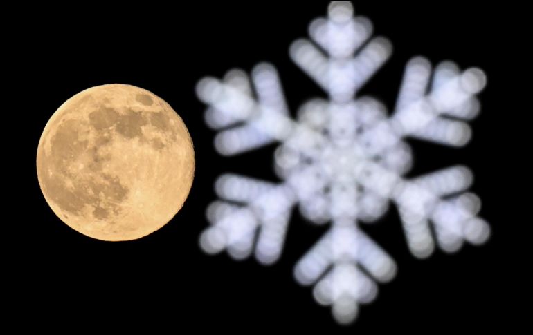 A lo largo de los siglos, el plenilunio de febrero ha adoptado otros nombres, como Luna del Lobo, de las Velas y del Águila Calva, así como Oso Luna o Luna Mapache. AFP / K. Kudryavtsev