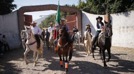 El alcalde de Tlajomulco, Salvador Zamora, tomó parte del recorrido ecuestre este domingo. EL INFORMADOR/C. Zepeda