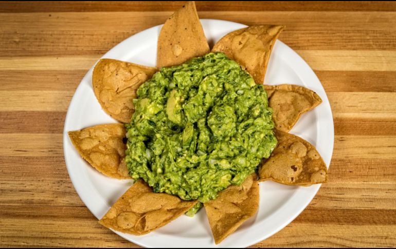 El guacamole puede disfrutarse con totopos o sobre cualquier tostada. AFP / ARCHIVO