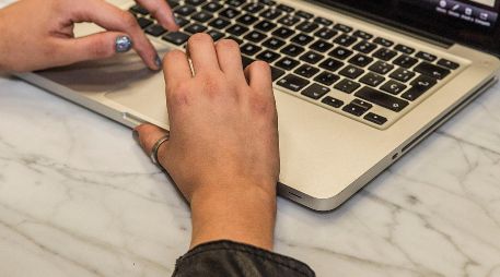 Dependiendo de tu computadora, hay diferentes maneras de poner el arroba. EL INFORMADOR / ARCHIVO