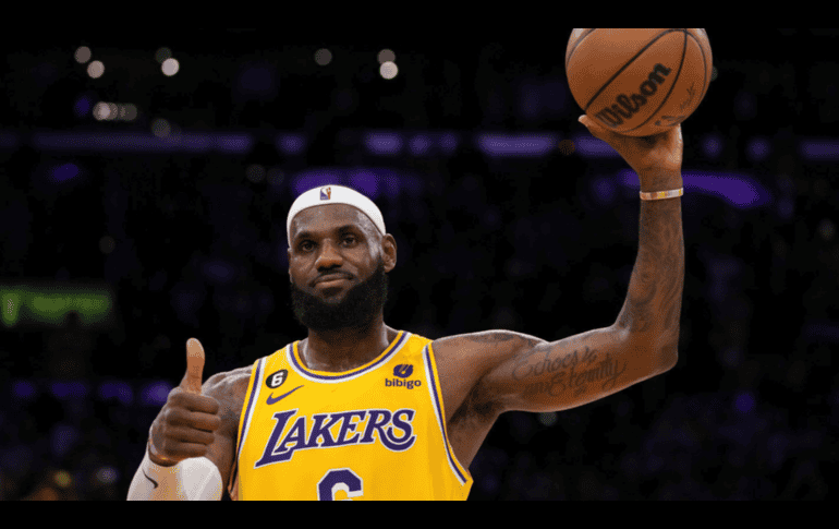 LeBron James, jugador de Los Angeles Lakers, hizo historia la noche del 7 de febrero al romper el récord de anotaciones de la NBA. AP / A. Landis