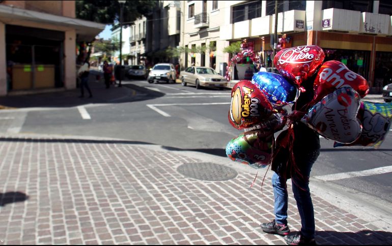 Las florerías y tiendas departamentales donde venden globos, chocolates y peluches, son los lugares de mayor concurrencia el 14 de febrero. EL INFORMADOR / ARCHIVO