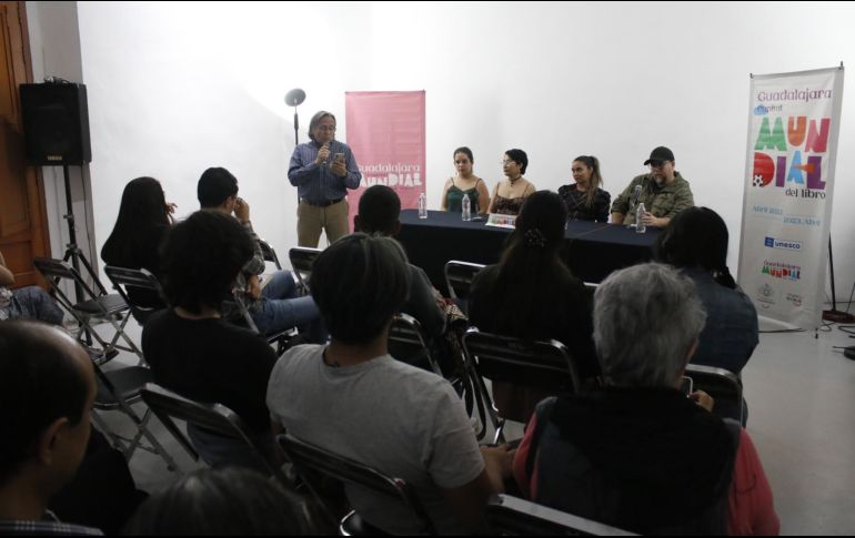 Durante la charla con Laura Baeza y otras escritoras, Antonio Ortuño les preguntó cómo se fueron decantando por la narrativa ESPECIAL / Gobierno de Guadalajara