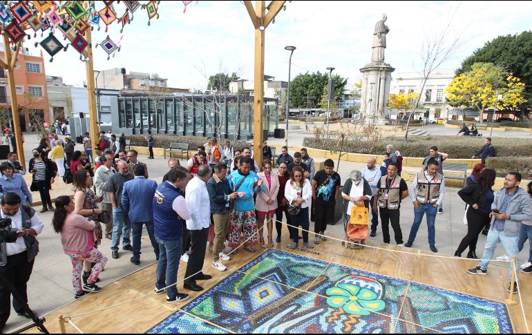 La decoración tiene por objetivo que turistas y visitantes recorran todo el Centro Histórico de Guadalajara y no sólo la cruz de plazas. EL INFORMADOR / A. Camacho