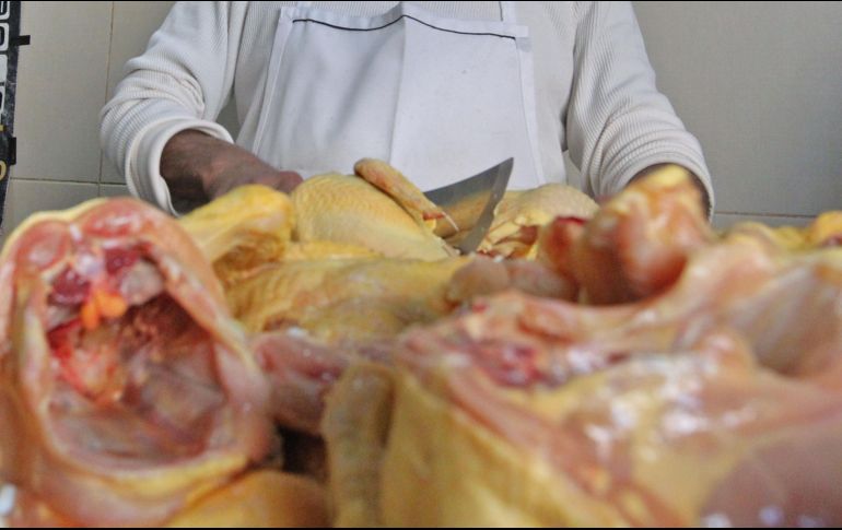 La pechuga de pollo y chuleta de cerdo se encarecieron en las últimas semanas para venderse en más de 120 pesos el kilo. EL INFORMADOR / ARCHIVO