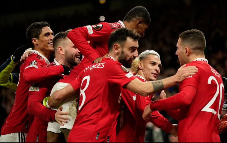 El Manchester United agravó aún más la crisis del Barcelona.  AP/Dave Thompson