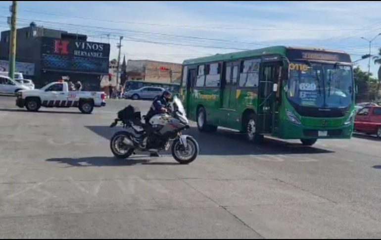 Ante el reporte al número de emergencias, acudieron elementos de la Comisaría de Zapopan y policías viales. ESPECIAL