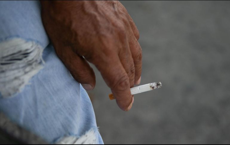 La ley antitabaco recrudeció las medidas contra los fumadores. EL INFORMADOR/ ARCHIVO