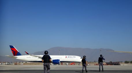 Dos personas murieron en el Aeropuerto de Santiago cuando una docena de ladrones intentó llevarse sin éxito 32.5 millones de dólares. AFP