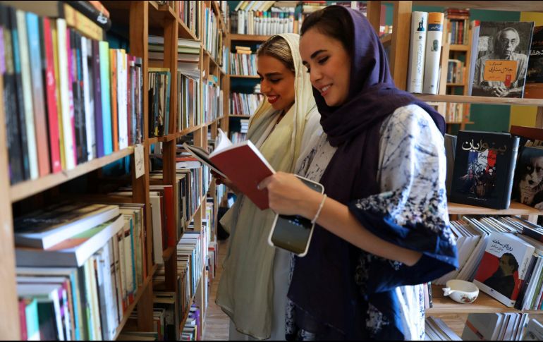 A diferencia del vecino Afganistán, en Irán no se han registrado ataques de extremistas religiosos a la educación de las mujeres. AP/ARCHIVO