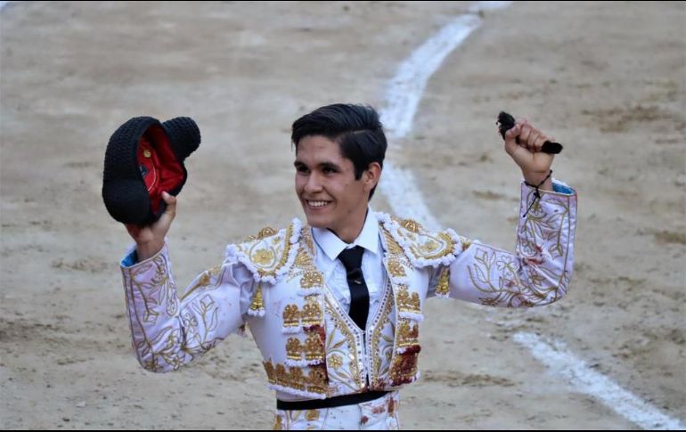 El más joven del encuentro deslumbró a los espectadores al ser el torero triunfal de la tarde. CORTESÍA/ Mayra Vargas