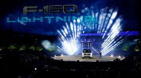 La ingeniera ejecutiva de Ford, Linda Zhang, presenta el Ford F-150 Lightning el 19 de mayo de 2021 en Dearborn, Michigan. AP/ARCHIVO