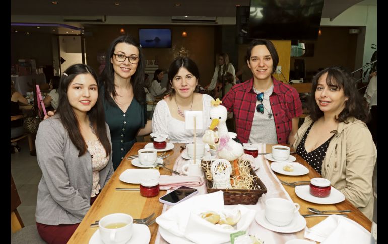 Abril Álvarez, Claudia Barba, Camila de Palo, Daniela Oropeza y Dory Rivera. GENTE BIEN JALISCO/ Christian Pérez