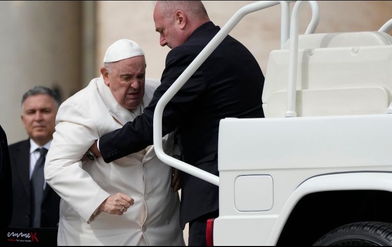 El papa habría comenzado a sentir dolor en el pecho y problemas respiratorios inmediatamente después de la audiencia general. AP/A. Tarantino