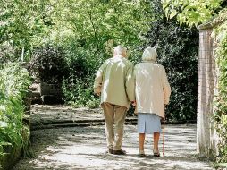 Uno de cada siete adultos mayores de EU requerirá atención por más de cinco años, según el informe. ESPECIAL/UNSPLASH
