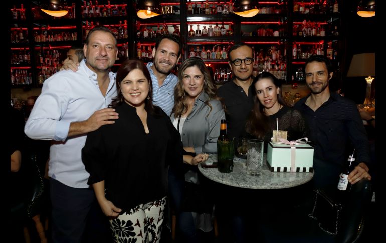 Omar Cortés, Mariana González, Ricardo Olivera, Gabriela Staines, Paulina del Real, Fernando Ramos y Rodrigo Buenrostro. GENTE BIEN JALISCO