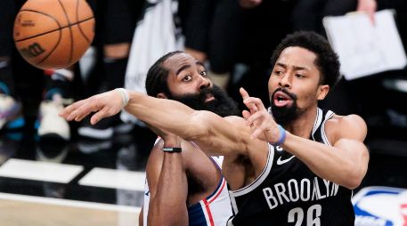 James Harden lideró la ofensiva de los 76ers, con 17 puntos, 8 rebotes y 11 asistencias. EFE / J.Lane