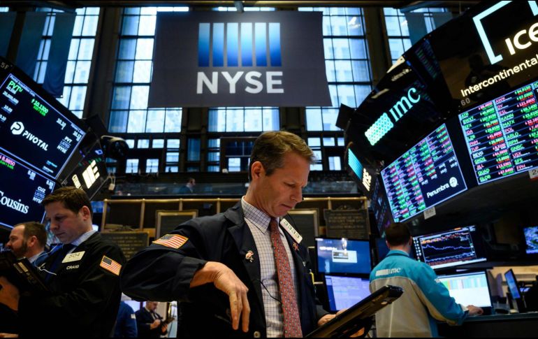 Tanto el Nasdaq como el Dow Jones ya habían entrado previamente en ese mercado alcista al que ahora se suma el S&P 500, considerado el índice más representativo de la Bolsa de Nueva York y menos dependiente de los movimientos de las mayores empresas del mercado. AFP / ARCHIVO