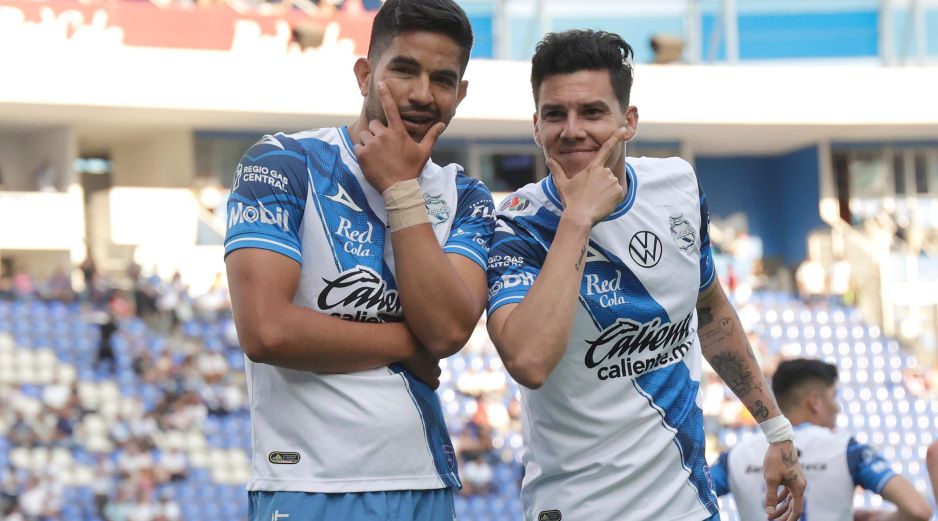 Diego de Buen y Luis García festejaron la goleada sobre los Xolos de Tijuana, que les permite estar en el repechaje del Torneo de Clausura 2023. IMAGO7/I. Medina
