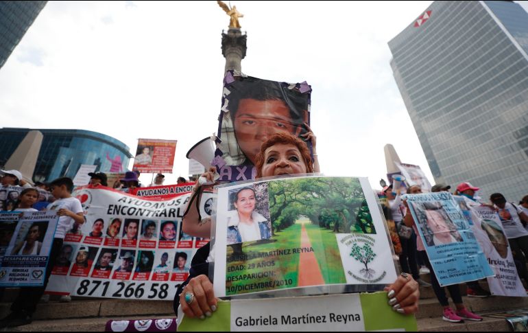 En la protesta se recordaron los recientes asesinatos que han ocurrido en contra de líderes de colectivos y rastreadoras. EFE/S. Gutiérrez