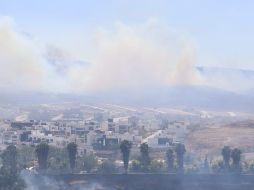 Los contaminantes ambientales se generaron por el incendio forestal en la zona de pastizales del Cerro de Totoltepec. ESPECIAL