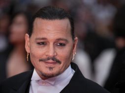 Antes de dirigirse hacia la alfombra roja de Cannes, Johnny Depp le dedicó tiempo a tomarse fotos con sus fans y firmar autógrafos. AP / Daniel Cole