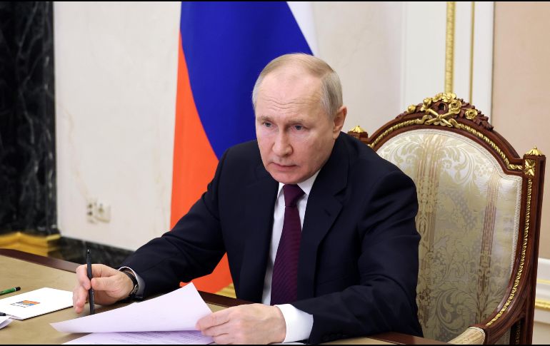 Putin acusó que funcionarios de organizaciones internacionales dañan el movimiento olímpico internacional, que el deporte debería servir como puente entre pueblos y países y ''sobre todo cuando hay conflicto''. EFE / M Klimentyev