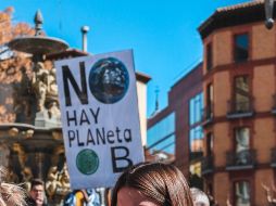 Limitar el calentamiento global para paliar la crisis climática depende de que los gobiernos actúen por reducir las emisiones de gases de efecto invernadero. ESPECIAL/Unsplash