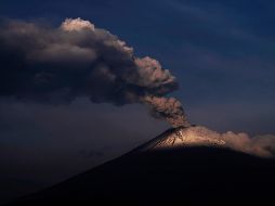 El Popocatépetl mantiene una actividad que provoca monitoreo constante por parte de las autoridades. AP / M. Ugarte