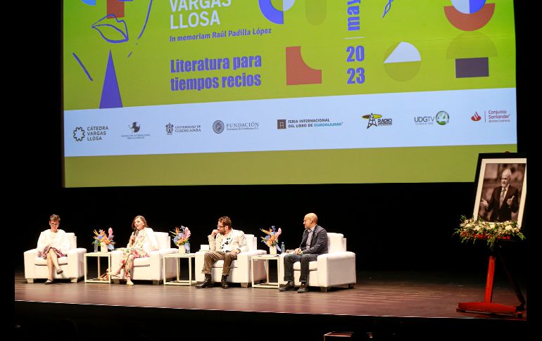 La V Bienal Mario Vargas Llosa: Literatura para Tiempos Recios, que este año se realiza en memoria de Raúl Padilla López, continuó con sus actividades este viernes 26 de mayo