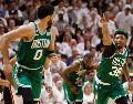 Ningún equipo de la NBA ha logrado remontar un 0-3 en una serie de playoffs en 150 precedentes y los Celtics están a un paso de obrar un auténtico milagro. EFE/R. Wise