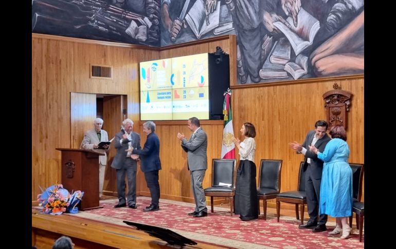 El jurado, en representación de la presidenta de éste, Soledad Álvarez, destacó que el premio le fue otorgado al autor mexicano por ser una obra de gran fuerza innovadora en el panorama de las letras hispánicas. EL INFORMADOR / K. El jurado, en representación de la presidenta de éste, Soledad Álvarez, destacó que el premio le fue otorgado al autor mexicano por ser una obra de gran fuerza innovadora en el panorama de las letras hispánicas. EL INFORMADOR / K. Esparza