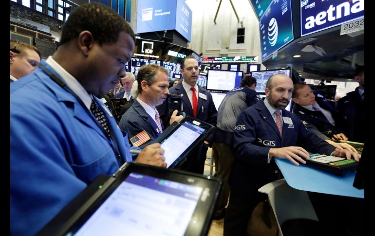 El índice compuesto del mercado Nasdaq, en el que cotizan la mayoría de las tecnológicas más importantes, era el más afectado por las pérdidas al restar un 1.16% y terminar la jornada en 13 mil 335 unidades. AP / ARCHIVO
